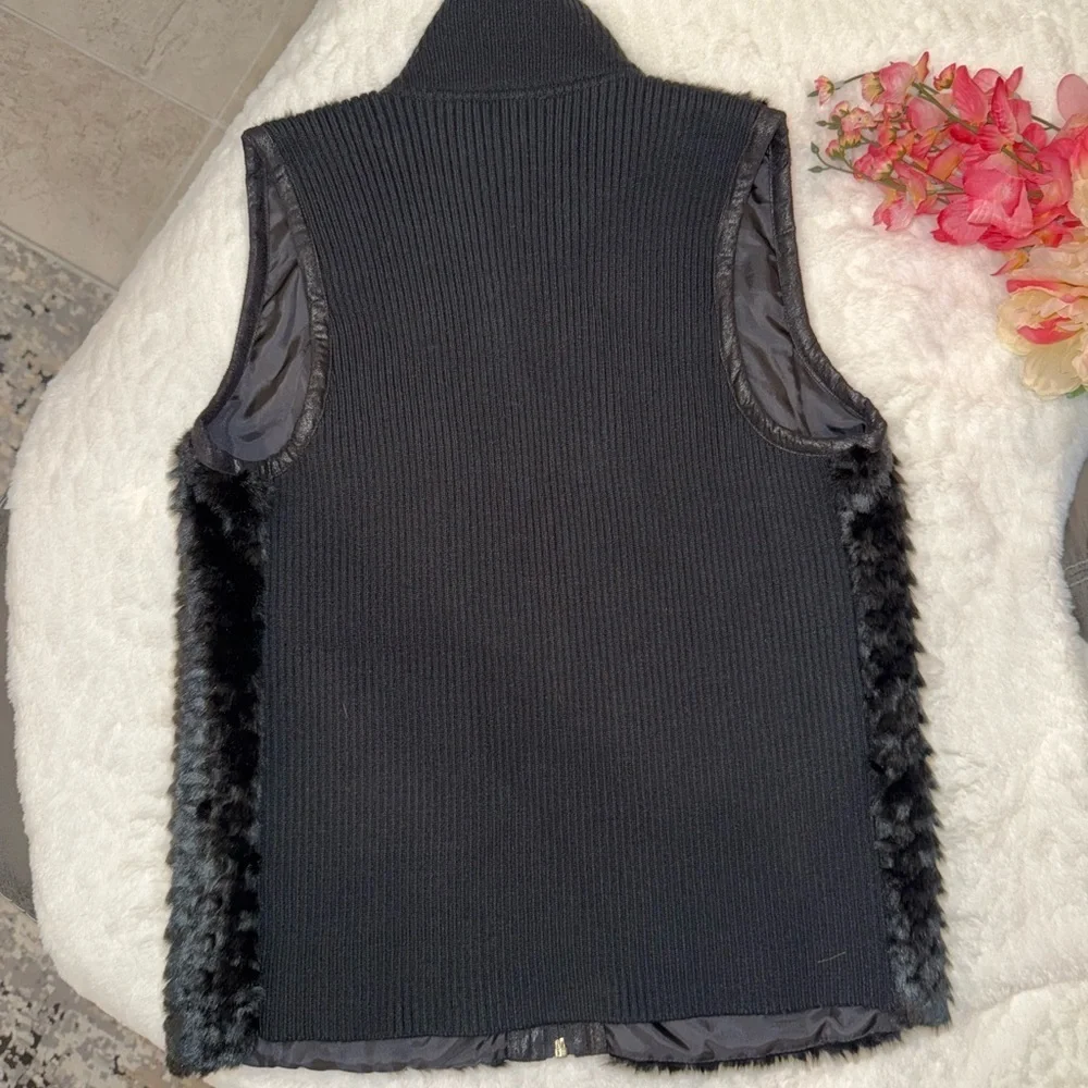 2 x 20$ Ruby Rd. Black Faux Fur Vest Size PM